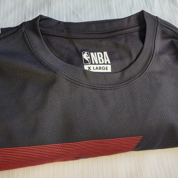 NWT NBA Blue Red Short Sleeve T Shirt Size XL - Picture 3 of 4